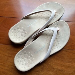 VIONIC flip flops